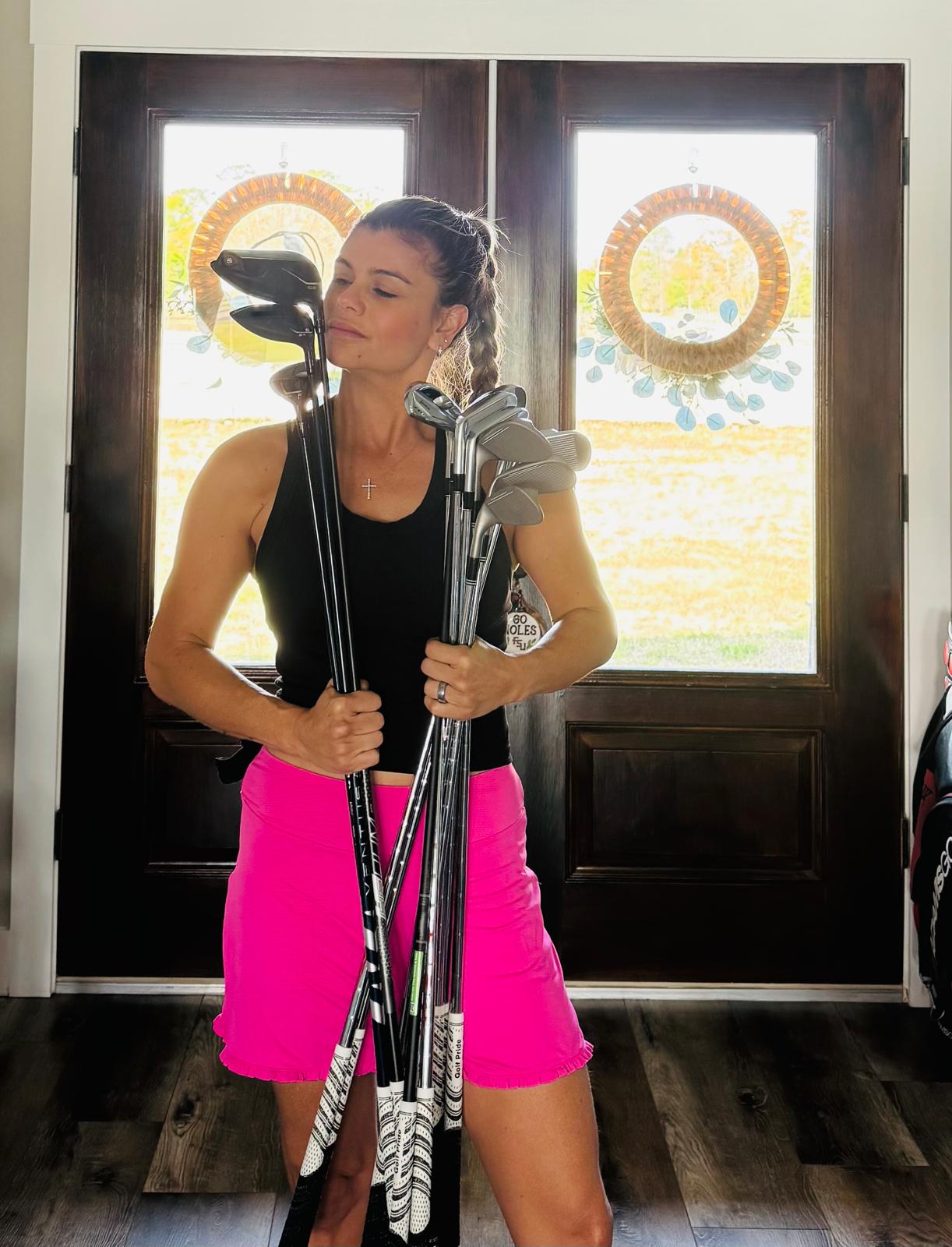 Valeria Brannen holding her golf clubs